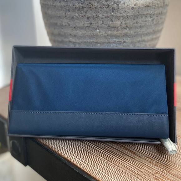 Tumi Flap Continental Leather Trimmed Wallet - Picture 4 of 8